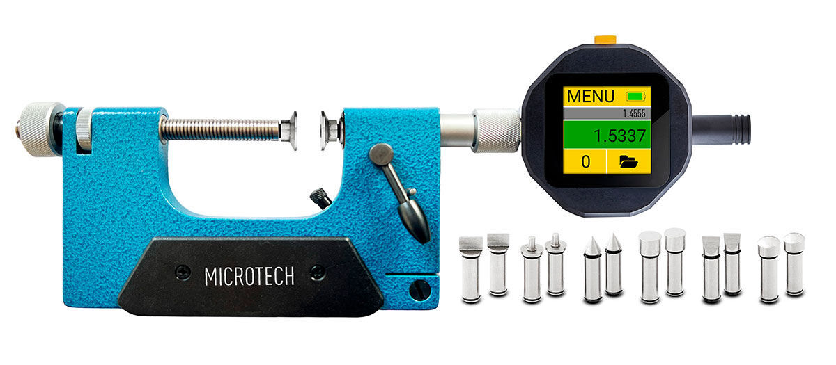 Microtech Universal-Bügelmessschraube: Türkiser Bügel, Digitalanzeige, mehrere Messambosse frontal