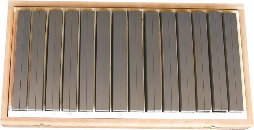 150mm Parallelunterlagen‑Satz, 24 Paare 8–42mm, gehärtet, fein geschliffen, in Kiste - Metav IndustryLine