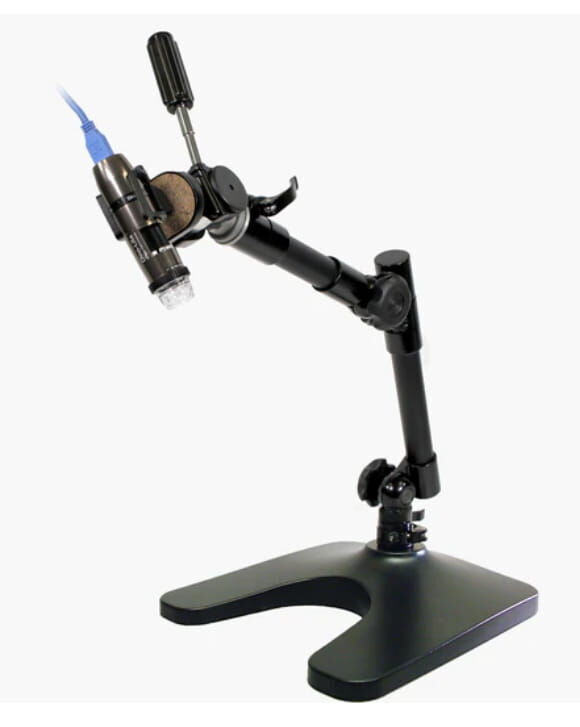 MS53BA2 Flex-Arm Tischfuß: Schwarzes Aluminium, Mikrofonhalterung mit blauem USB-Kabel, Frontalansicht