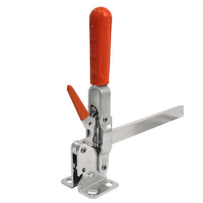 Vertikalspanner auf weißem Hintergrund. Der Griff ist von rotem Kunststoff umgeben. Der Fuß ist waagerecht und der Arm massiv. Dieses Modell hat eine Sicherheitsverriegelung.