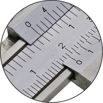 200mm Taschen-Messschieber TOP M201.075: Nonius-Skala, 0,05mm Ablesung, mattverchromte INOX-Oberfläche Nahaufnahme