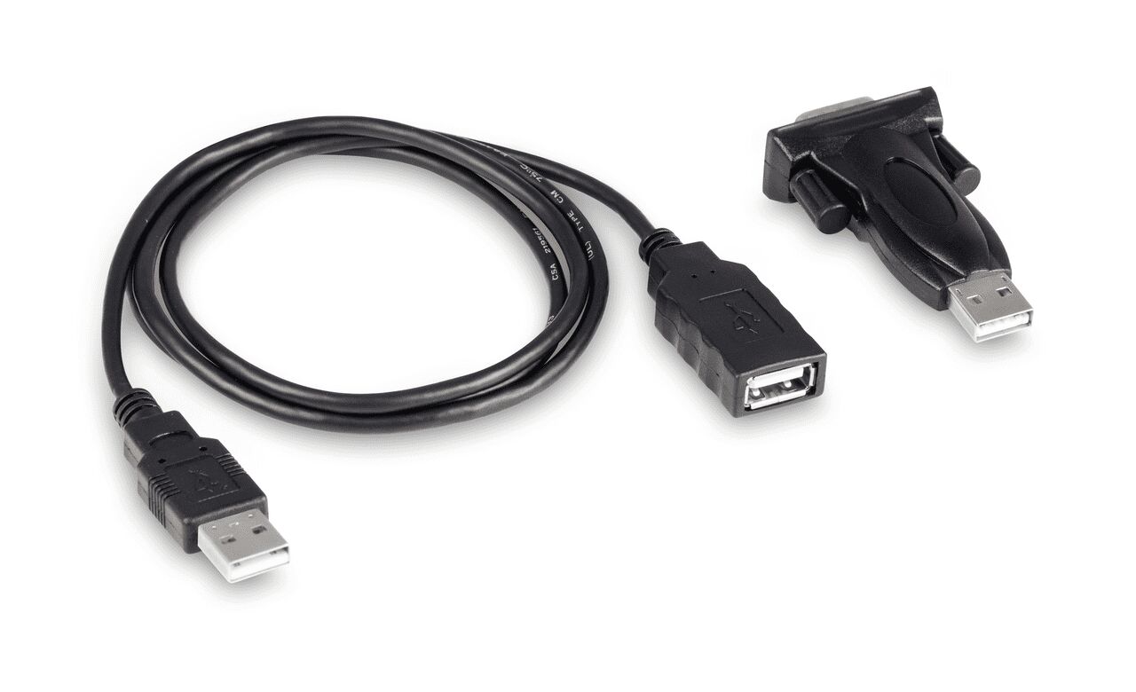 Schwarzes Kabel auf weißem Hintergrund. Das Kabel ist aufgerollt, daneben liegt ein schwarzer Adapter. Die zwei Enden vom Kabel sind jeweils männlich und weiblich.