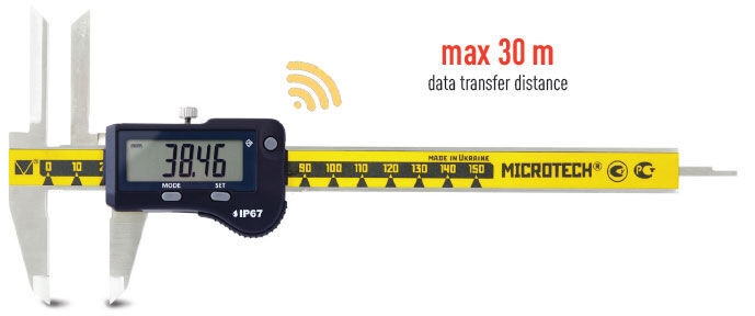Microtech Digital Messschieber: Gelb-schwarzes Gehäuse, silberne Messschenkel, 38.46mm Display, Frontalansicht