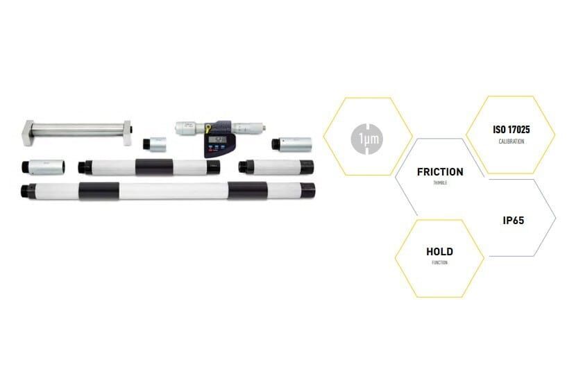 Microtech Digital Innenmessschraube 1500mm, Einzelteile liegend mit technischen Merkmalen wie 1µm, IP65, ISO 17025