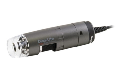 Dino-Lite AF4515-FKT USB Mikroskop: Graues Kunststoffgehäuse, transparente Linse mit 8 weißen LEDs, Kabel rechts