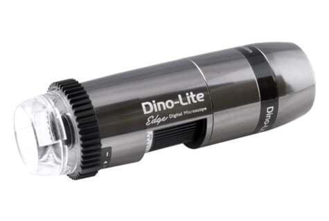 Dino-Lite AM5218MZTL Mikroskop: Silbernes Aluminiumgehäuse mit schwarzem Einstellrad und transparenter Linse, Seitenansicht