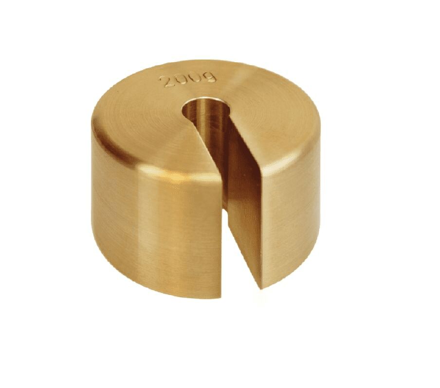 Goldenes Schlitzgewicht auf weißem Hintergrund. Das Gewicht  hat eine runde Form und weißt einen Schlitz auf der Seite auf. Dieser geht bis in die Mitte.