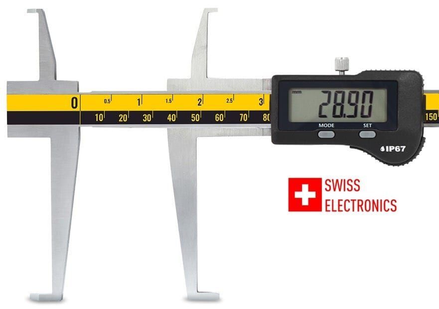 Microtech Digitaler Messschieber 300mm: Frontalansicht mit 28.90mm Messwert, IP67-Siegel und Swiss Electronics Logo