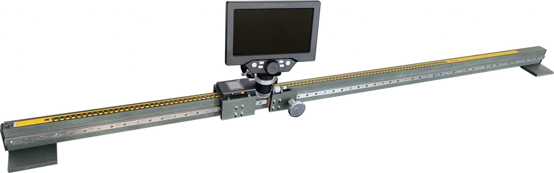 Digitaler Einbaumessschieber 1150mm: Graues Metallgehäuse, gelbe Skala, schwarzer Touchscreen, Frontalansicht