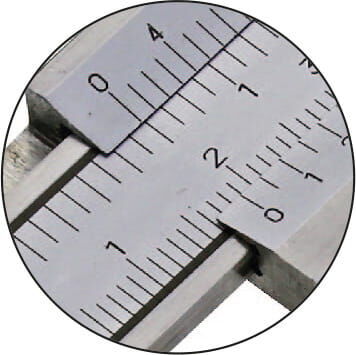 150mm Taschen-Messschieber TOP - Nonius-Skala 0,02mm in Nahaufnahme, mattverchromter Edelstahl, Ziffern und Teilstriche