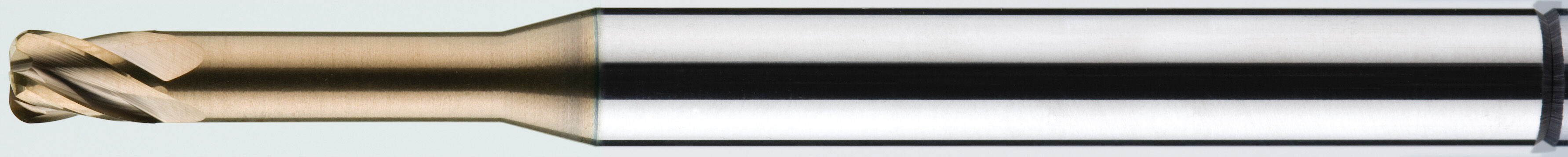 Seitlich liegender Eckenradiusfräser auf grauen Hintergrund. Die Spitze ist dünner als der Körper und flach abgeschnitten. Die Spitze ist kupferfarben.