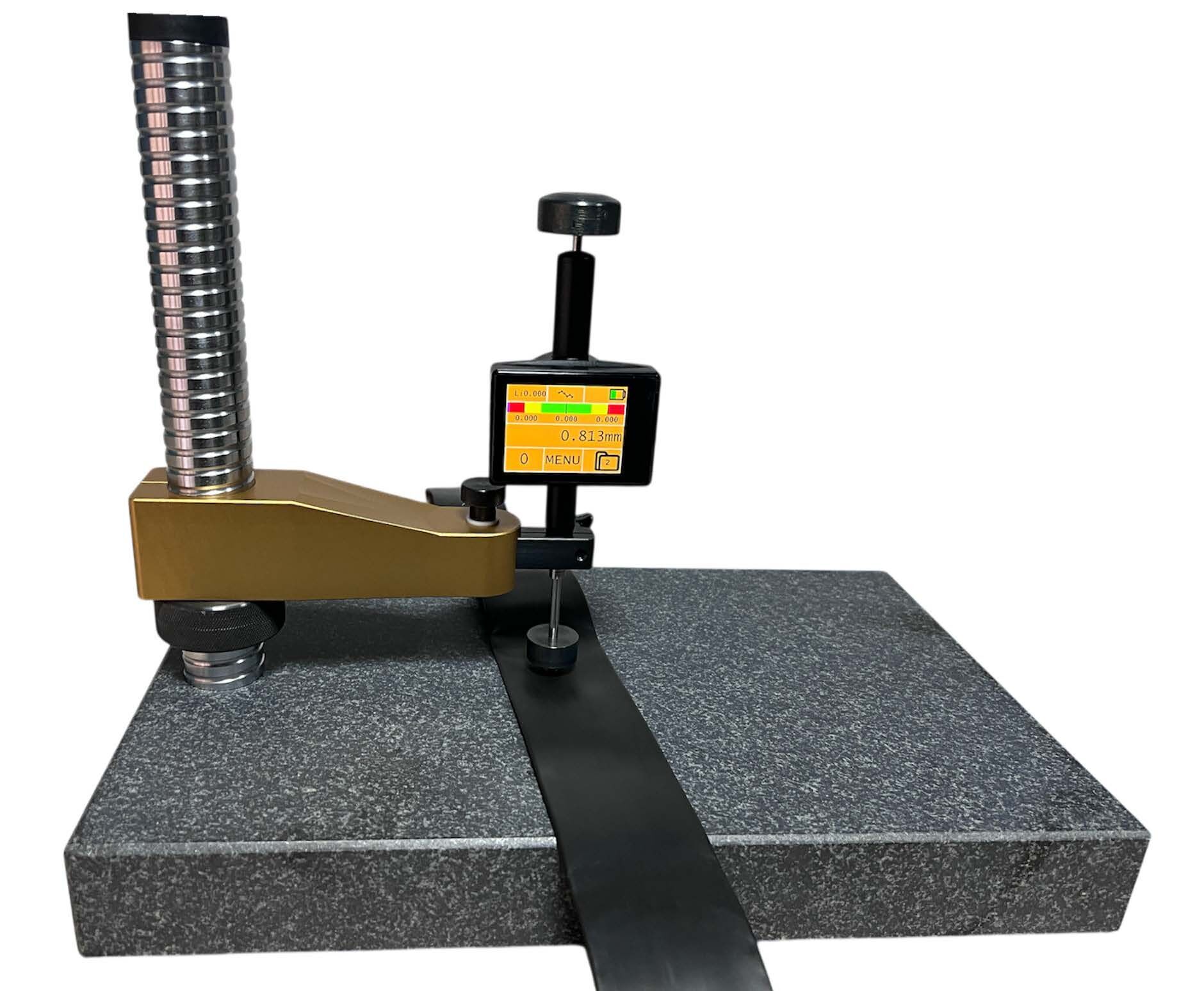 Microtech Metrology 25mm Dicken-Messgerät: Digitalanzeige 0,813mm, goldfarbener Arm, grau-schwarzer Granit-Sockel