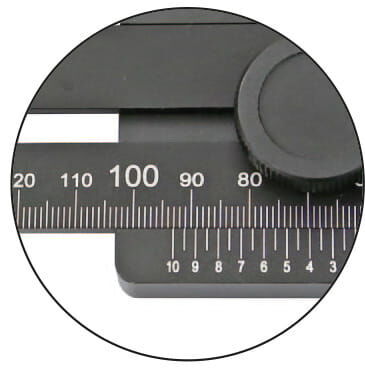 Metav IndustryLine 250mm Streichmaß: Nahaufnahme mm-Skala mit 0,05mm Ablesung, schwarz eloxiertem Aluminium