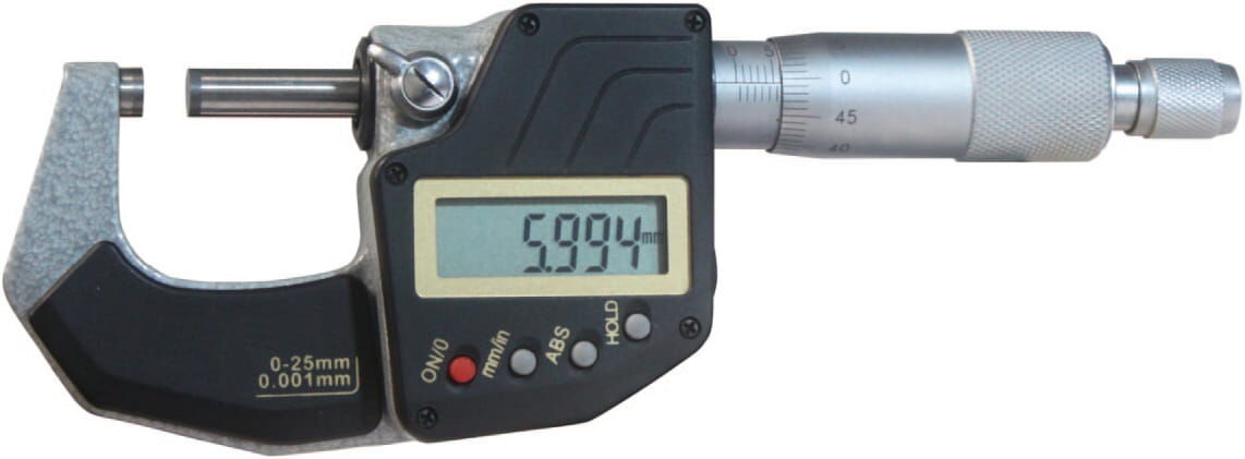 25-50mm Digital-Mikrometer, 0,001mm Auflösung, Ratsche, HM-Messflächen, inkl. Kalibrierzeugnis, geliefert in Kasten - Metav IndustryLine
