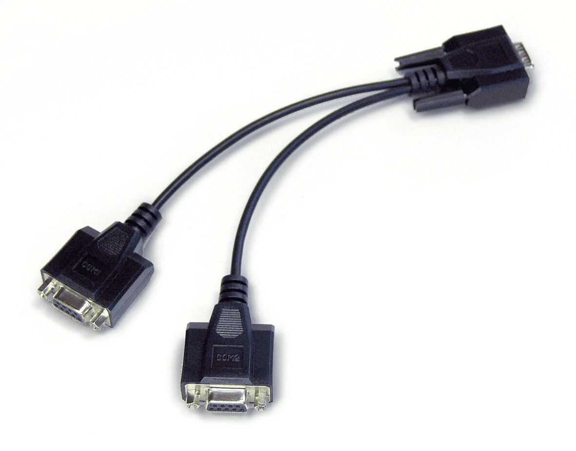 Schwarzes Kabel auf weißem Hintergrund. Das Kabel hat drei Enden da aus einem Ende zwei Kabel rauskommen.